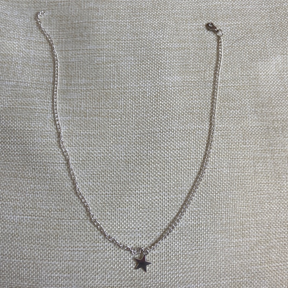 Adjustable silver necklace